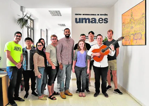 Alumnos de varias nacionalidades en una de las clases de flamenco este mes de mayo. 