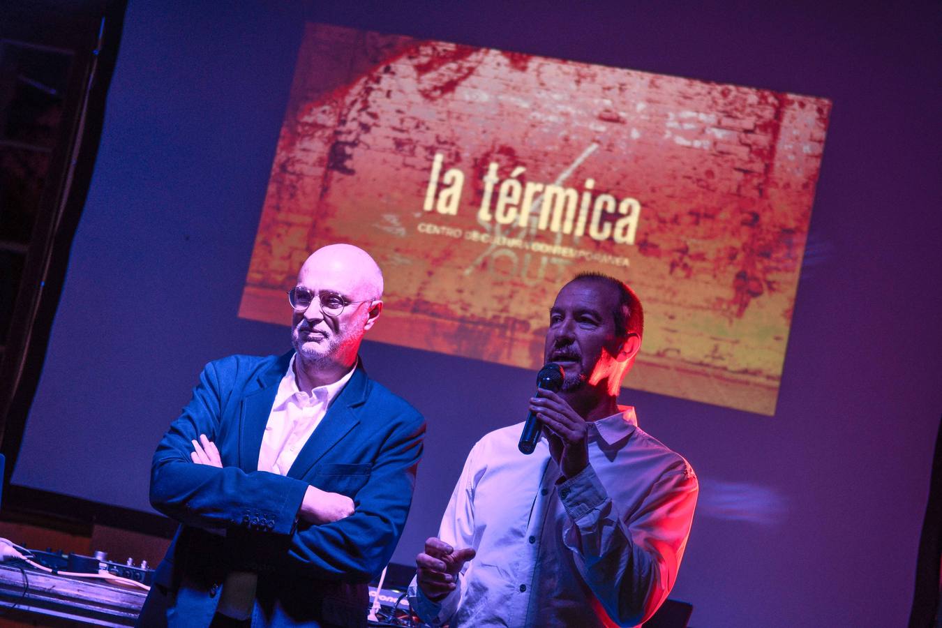 La Térmica vivió en la noche del jueves la inauguración de la exposición 'Banksy, The art of protest'', una muestra que constituye un hito en la historia de este espacio. Satisfacción y buen rollo entre obras de esta celebridad del grafiti que ha firmado obras a lo largo y ancho del mundo.