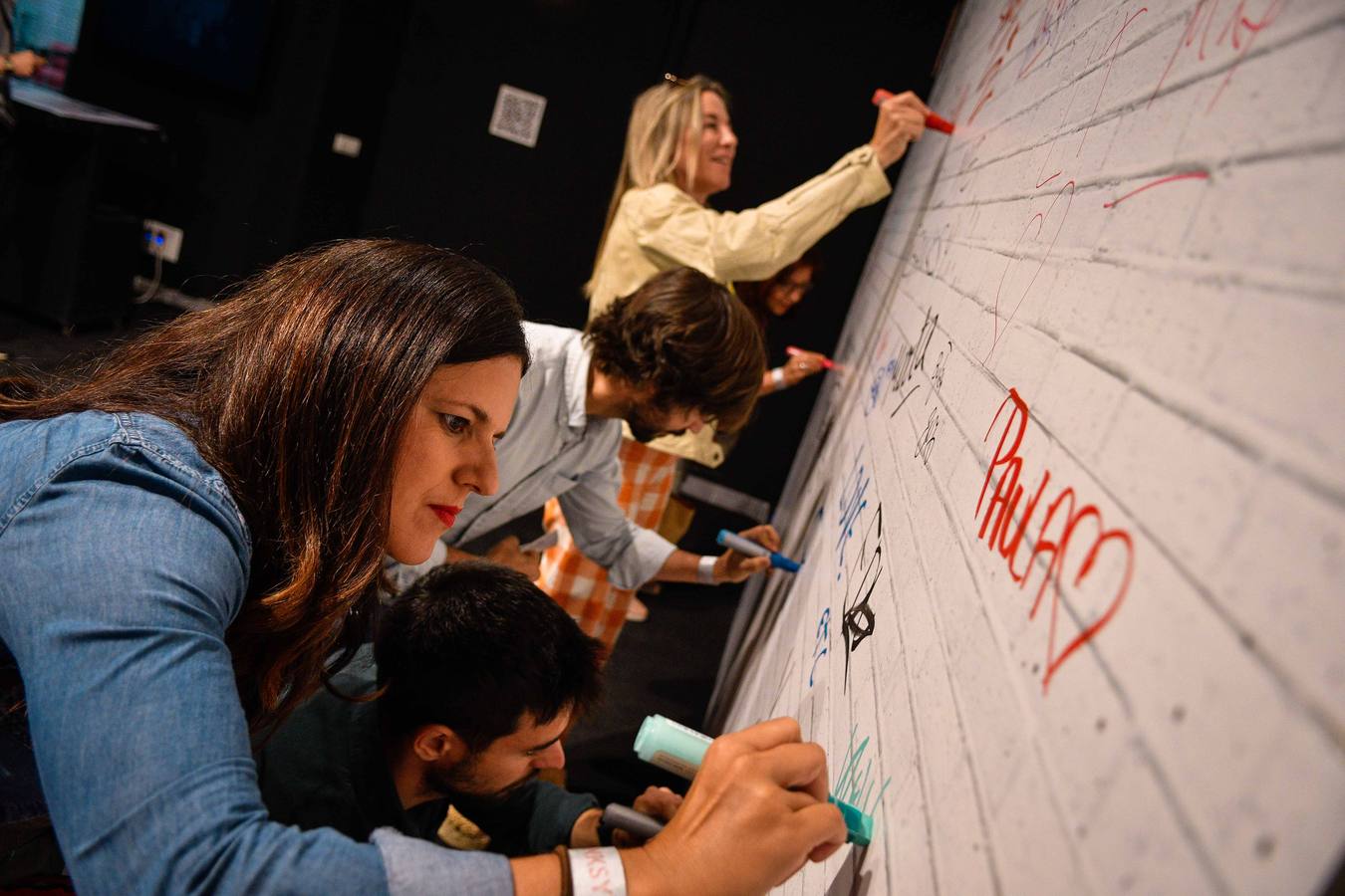 La Térmica vivió en la noche del jueves la inauguración de la exposición 'Banksy, The art of protest'', una muestra que constituye un hito en la historia de este espacio. Satisfacción y buen rollo entre obras de esta celebridad del grafiti que ha firmado obras a lo largo y ancho del mundo.