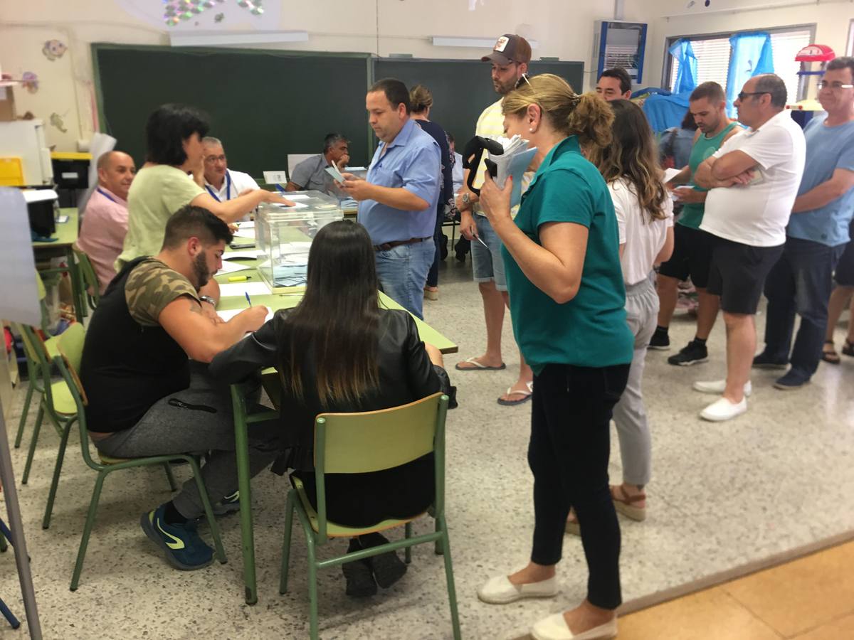 La falta de papeletas europeas retrasará el cierre del colegio electoral de Maro en 42 minutos