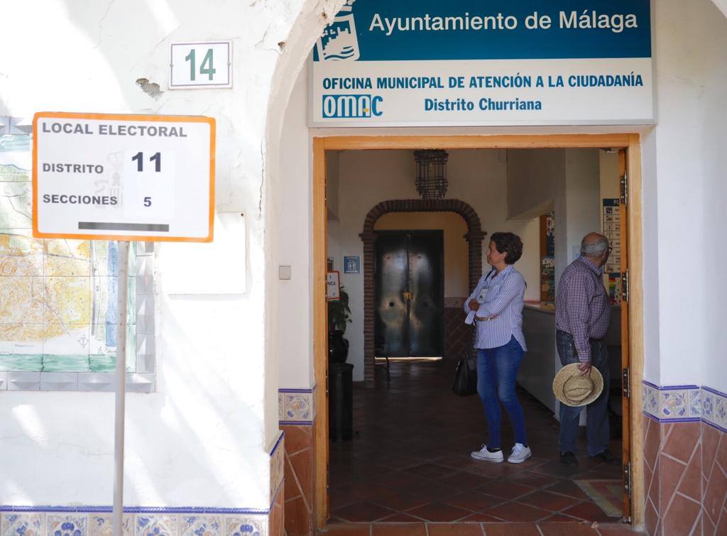 Desde las nueve de la mañana del domingo 26 de mayo los malagueños acuden a las urnas para elegir a sus alcaldes y representantes en el parlamento europeo. Estas son las imágenes de una nueva jornada electoral. 