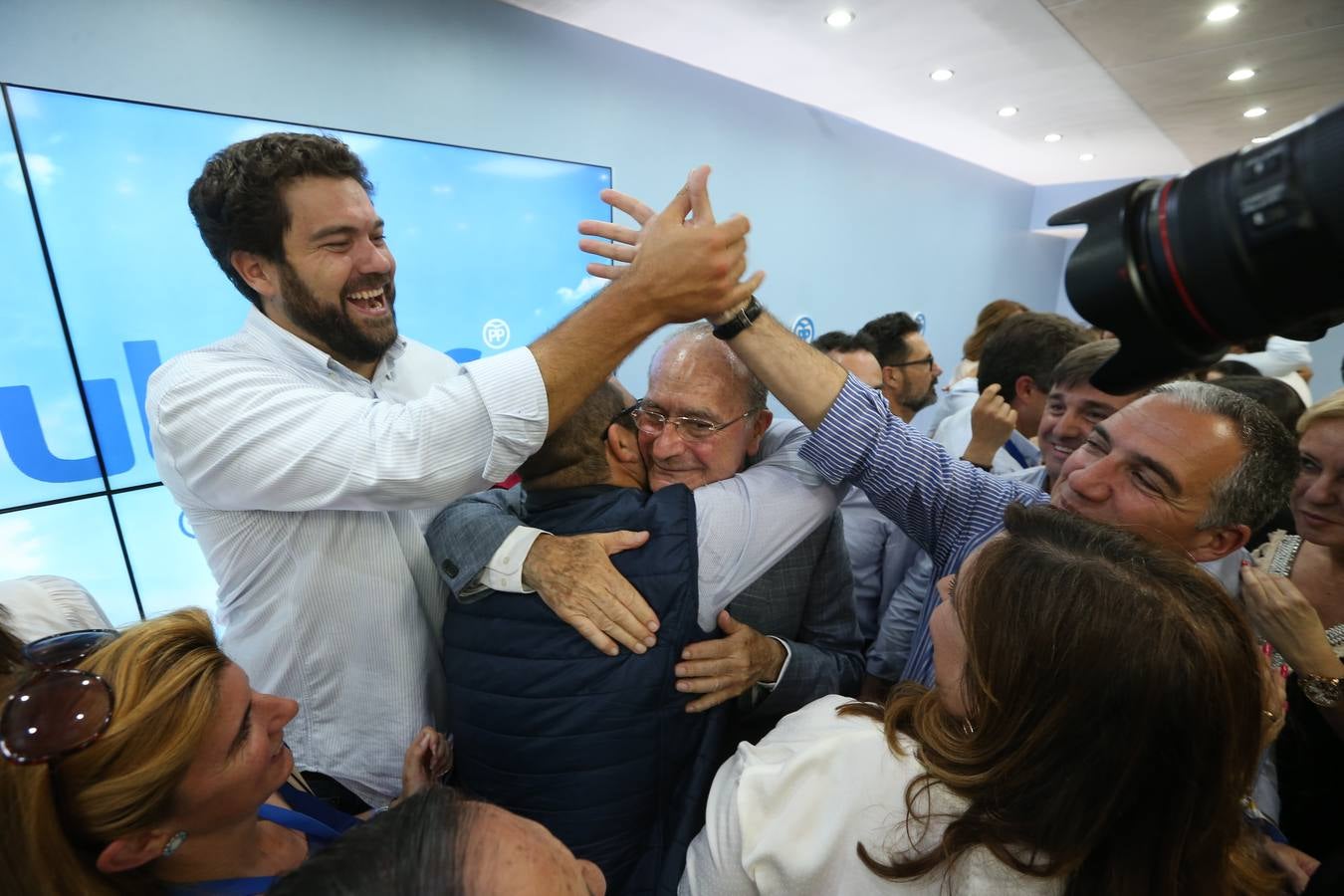 Celebración del Paco de la Torre en la sede del PP.