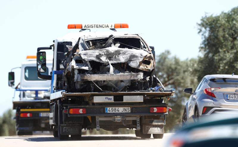 En estas imágenes se muestra el estado en el quedó el vehículo en el que viajaba el futbolista sevillano tras el accidente en el que murió, junto a un familiar