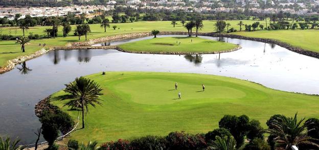El campo de golf de Almerimar se construyó en 1976 y es uno de los más antiguos de la provincia de Almería. :: sur