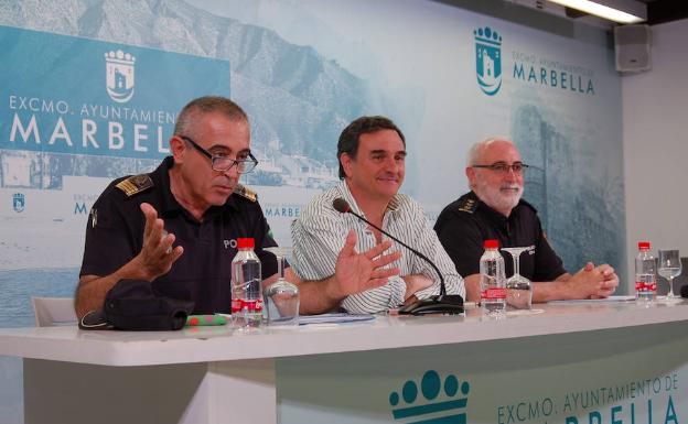 El jefe de la Policía Local, el edil deFiestas y el Comisario de Marbella 