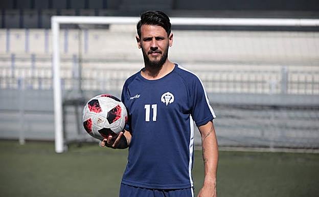 Juanillo, en el entrenamiento de ayer en el nuevo San Ignacio. 