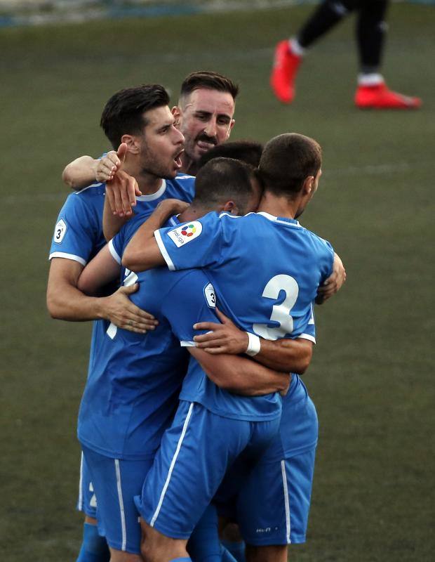 El equipo malagueño comienza la segunda eliminatoria de ascenso a Segunda B con victoria