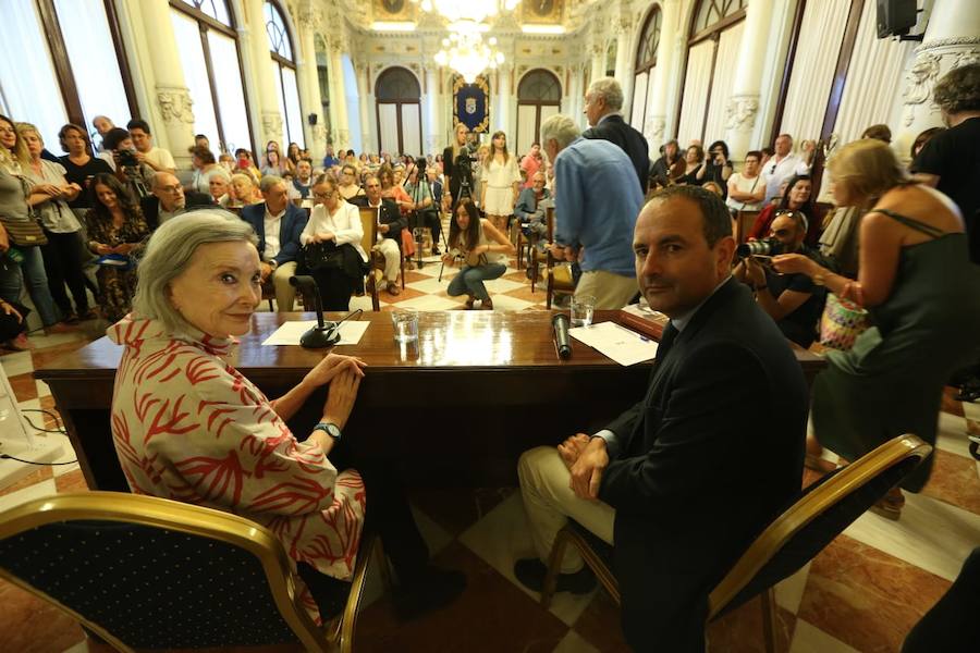 La actriz Nuria Espert y la sobrina del poeta Federico García Lorca, Laura García Lorca, en la primera jornada del ciclo '92 años de la Generación del 27', un acto de organizado por la Fundación Manuel Alcántara en colaboración con la Fundación Cajasol.