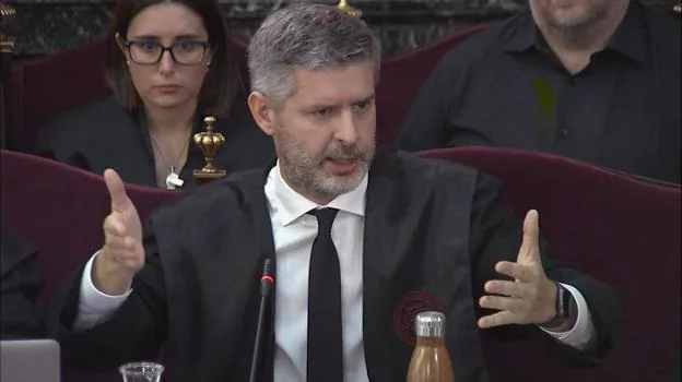 El abogado Andre Van den Eynde, defensor de Junqueras y Romeva, ayer en su informe de conclusiones en el juicio del 'procés'. :: efe