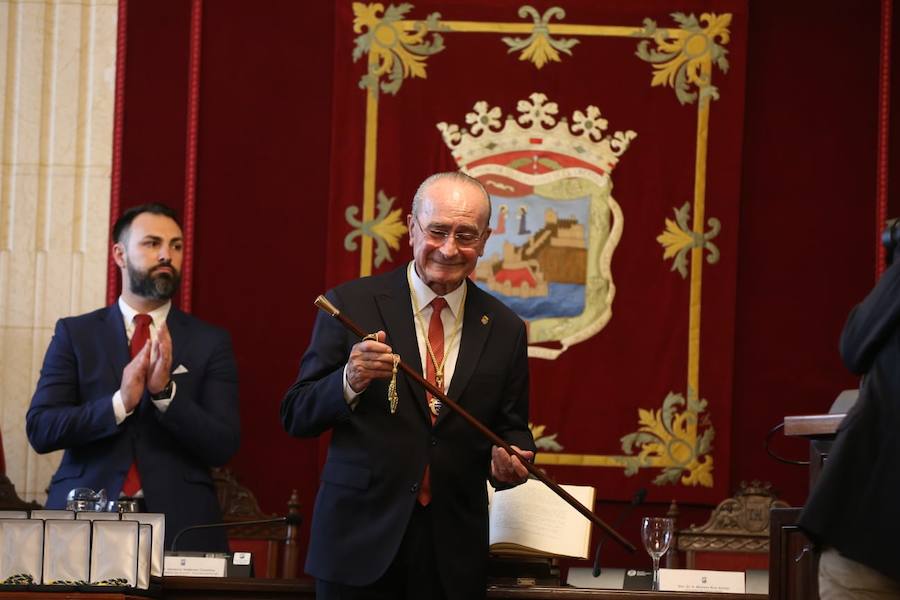 Francisco de la Torre ha sido reelegido alcalde de Málaga tras sumar 16 votos frente a los 15 del socialista Daniel Pérez. 