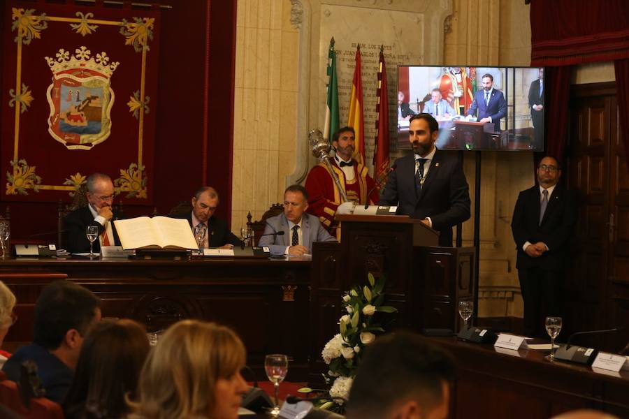 Francisco de la Torre ha sido reelegido alcalde de Málaga tras sumar 16 votos frente a los 15 del socialista Daniel Pérez. 