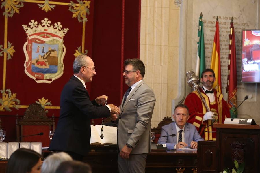 Francisco de la Torre ha sido reelegido alcalde de Málaga tras sumar 16 votos frente a los 15 del socialista Daniel Pérez. 