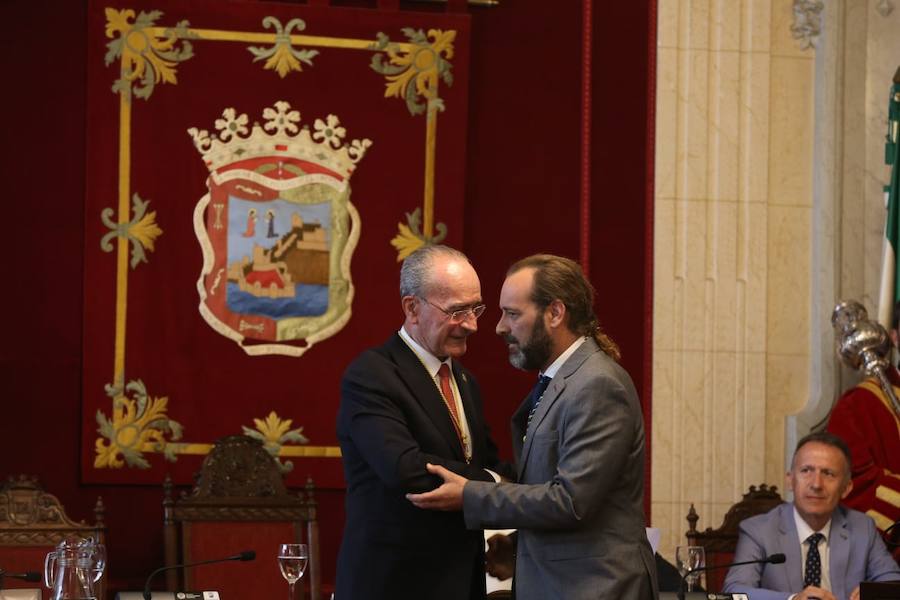 Francisco de la Torre ha sido reelegido alcalde de Málaga tras sumar 16 votos frente a los 15 del socialista Daniel Pérez. 