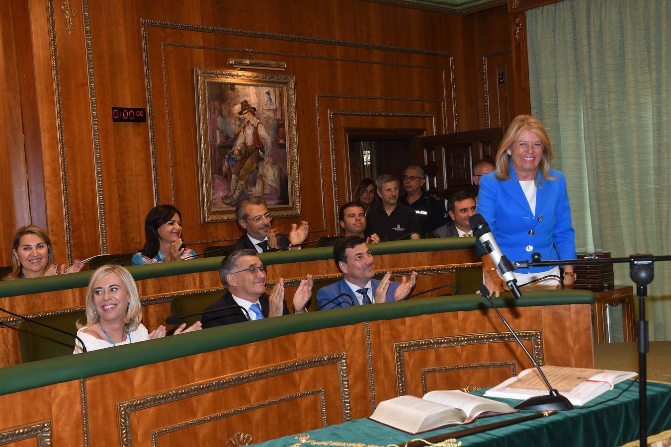 Así transcurrió el acto de la nueva configuración del ayuntamiento de Marbella donde Ángelez Muñoz fue reconocida como alcaldesa.