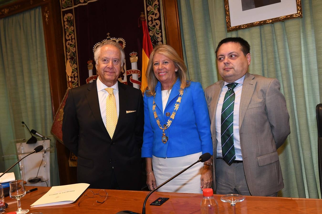 Así transcurrió el acto de la nueva configuración del ayuntamiento de Marbella donde Ángelez Muñoz fue reconocida como alcaldesa.