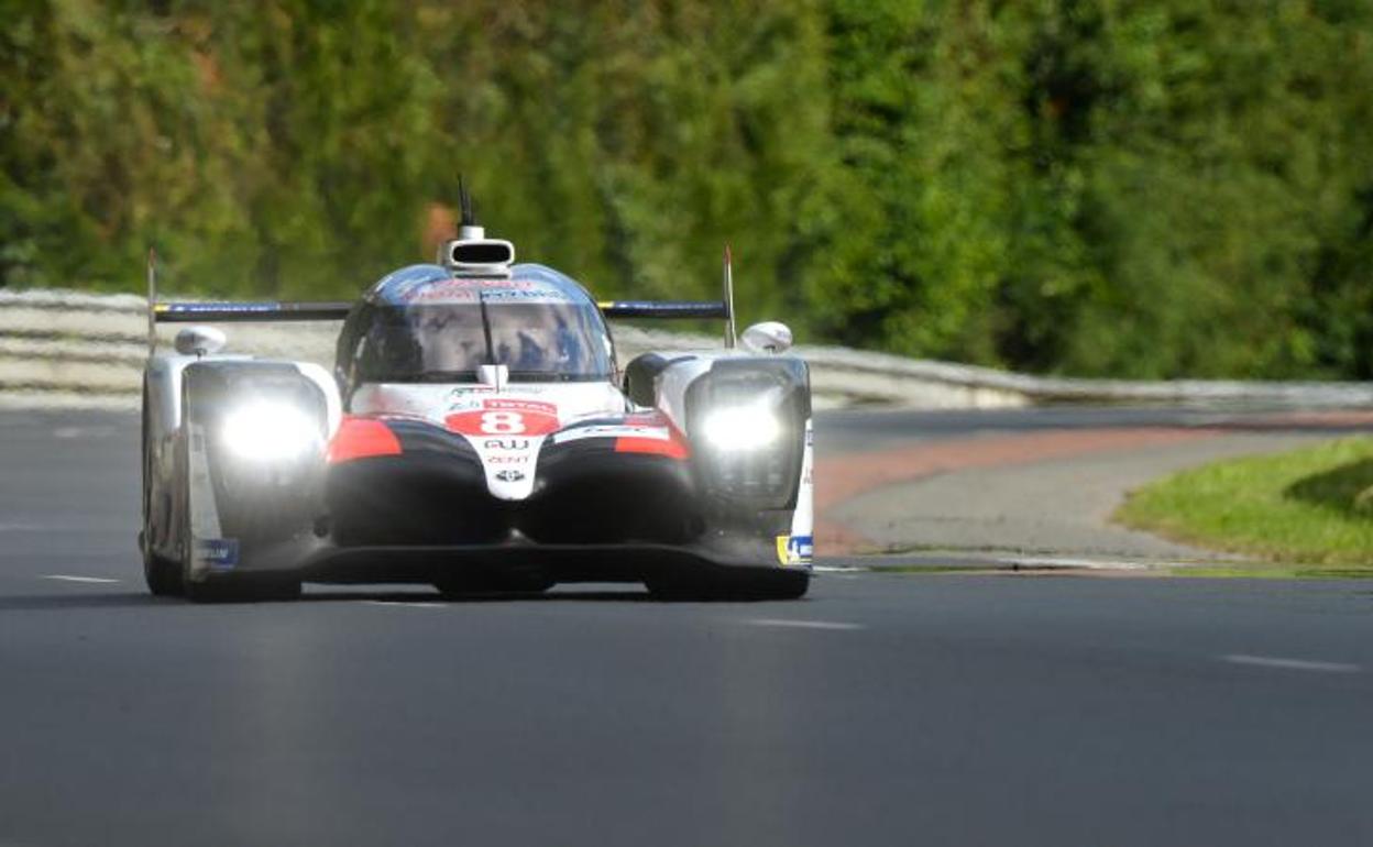 El Toyota de Alonso, en Le Mans.