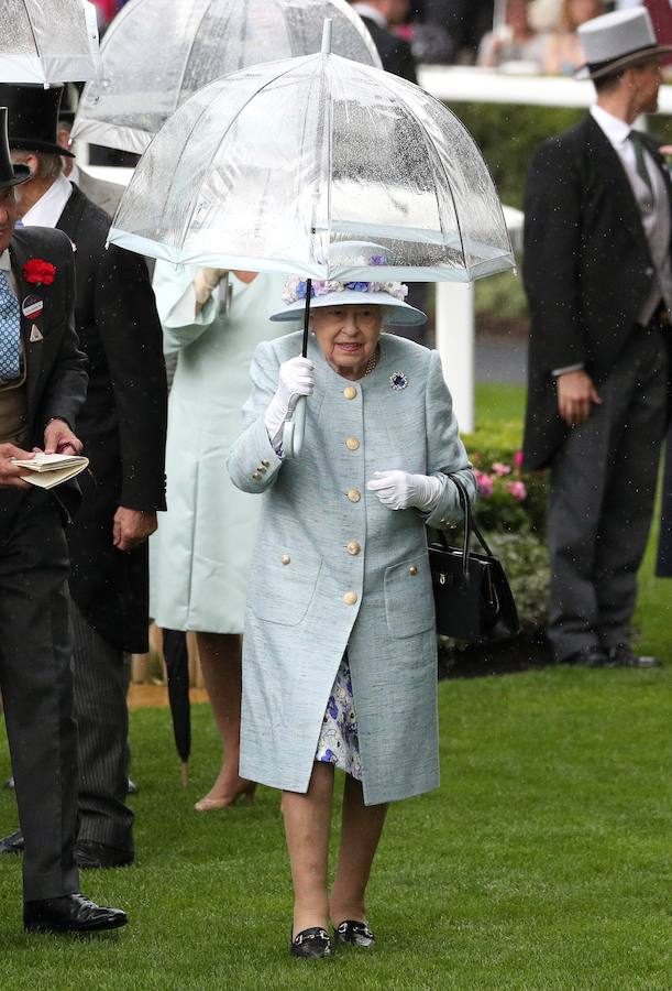 El Festival de carreras de caballos Royal Ascot, uno de los eventos deportivos y sociales más esperados del año en Inglaterra. Un evento que siempre acoge las pamelas más atrevidas. 