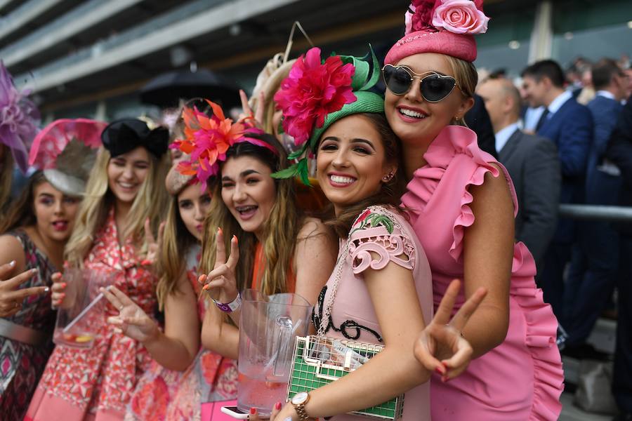 El Festival de carreras de caballos Royal Ascot, uno de los eventos deportivos y sociales más esperados del año en Inglaterra. Un evento que siempre acoge las pamelas más atrevidas. 