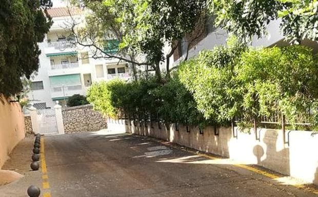Imagen principal - Calle Jordán, donde no se puede aparcar. Aparcamientos suprimidos por obras en San Vicente de Paúl..Apenas se puede pasar.