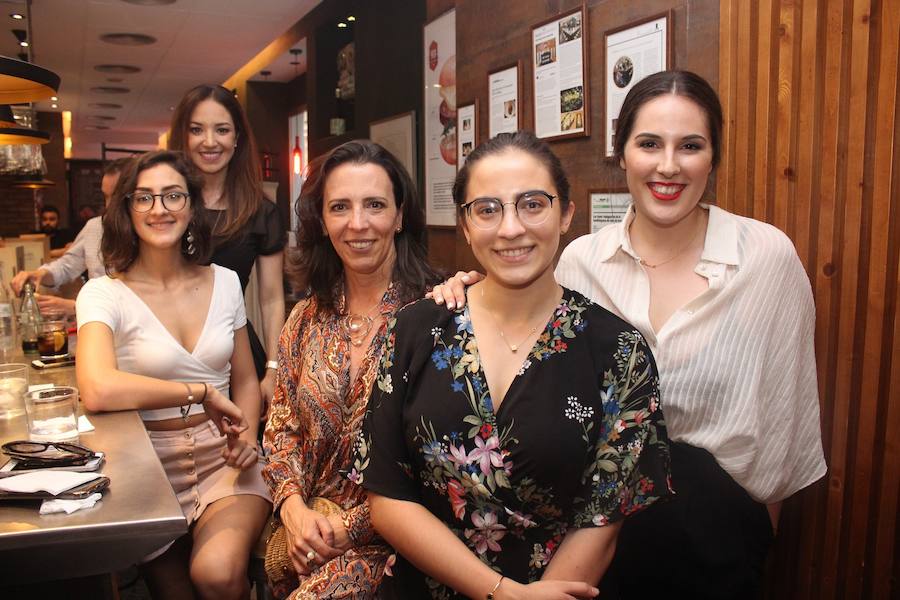 KGB celebra el segundo aniversario de ‘El Chef Invitado’ con un reconocimiento a Irene Garrido y Pachu Barrera. En la foto, Mariana Allende, Ana Luisa Callejo, Claudia Allende, Carmen Allende e Irene Callejo.