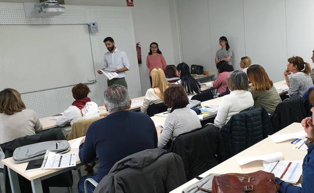 Alumnos del plan para trabajadores de Madrid en la sede de calle Ayala. 