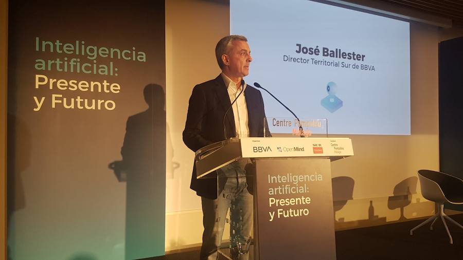 El foro, cuya apertura ha contado con el director territorial Sur de BBVA, José Ballester, ha contado con la participación de Luis Javier Blas, CIO & Head of Data de BBVA, y el experto en inteligencia artificial y robótica, Kevin Warwick. El coloquio ha estado moderado por José Vicente Astorga, adjunto a la dirección de SUR (Economía).