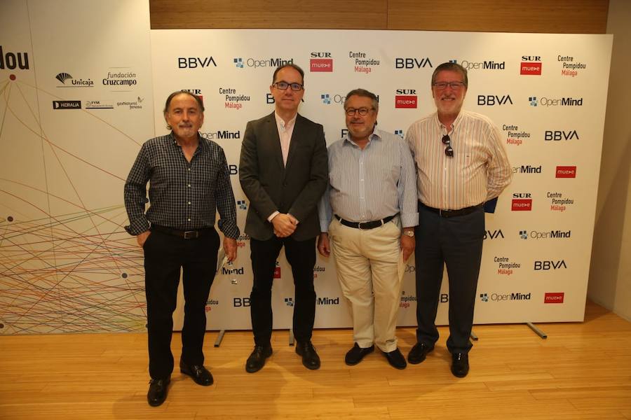 El foro, cuya apertura ha contado con el director territorial Sur de BBVA, José Ballester, ha contado con la participación de Luis Javier Blas, CIO & Head of Data de BBVA, y el experto en inteligencia artificial y robótica, Kevin Warwick. El coloquio ha estado moderado por José Vicente Astorga, adjunto a la dirección de SUR (Economía).