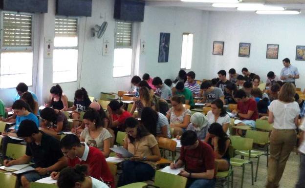 Estudiantes, durante un examen en la Universidad Laboral de convocatorias anteriores. 