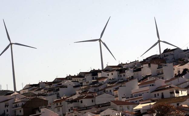 Molinos de uno de los parques eólicos de Málaga, en las inmediaciones de Ardales. 