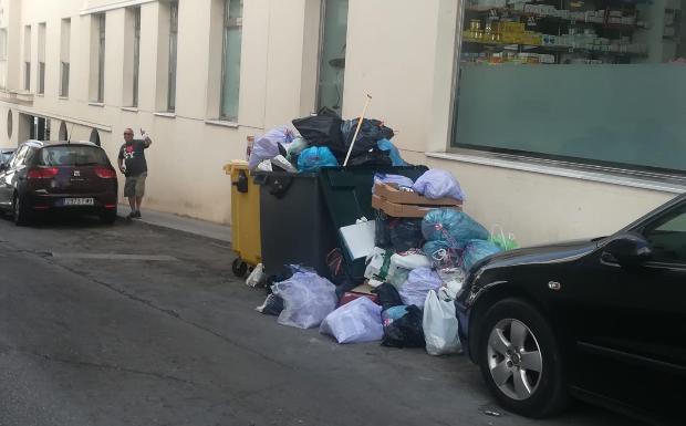 En Alhaurín el Grande se acumulan unas 70 toneladas de basura. 