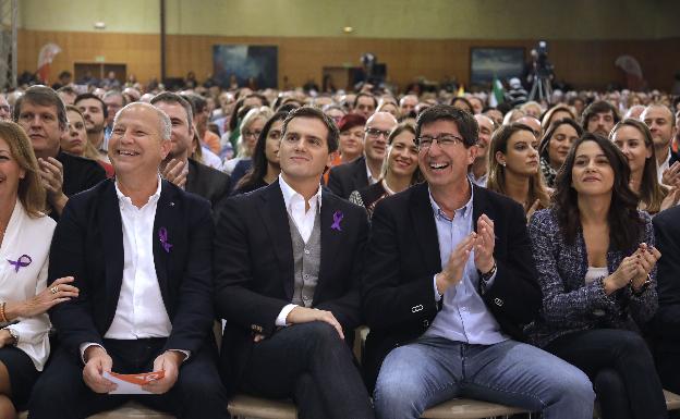 Javier Imbroda, Albert Rivera y Juan Marín, en un acto de Ciudadanos en Málaga. 