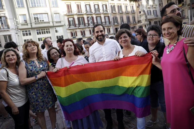 Fotos: Concentración reivindicativa del Orgullo LGTBI en Málaga