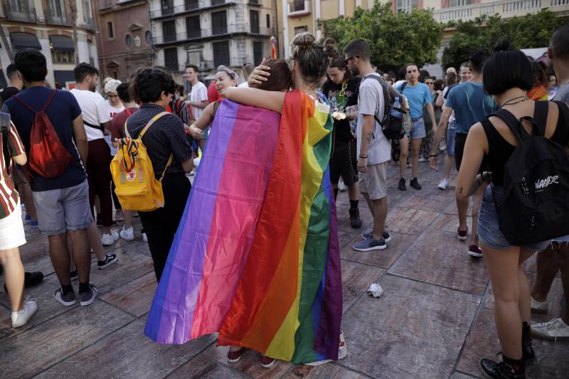 Fotos: Concentración reivindicativa del Orgullo LGTBI en Málaga