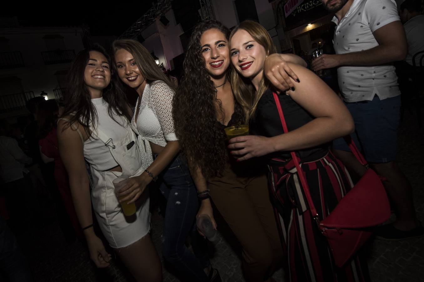 Los amantes del 'indie' toman el municipio de Ojén en la duodécima edición de su festival. Imagen de la jornada del viernes