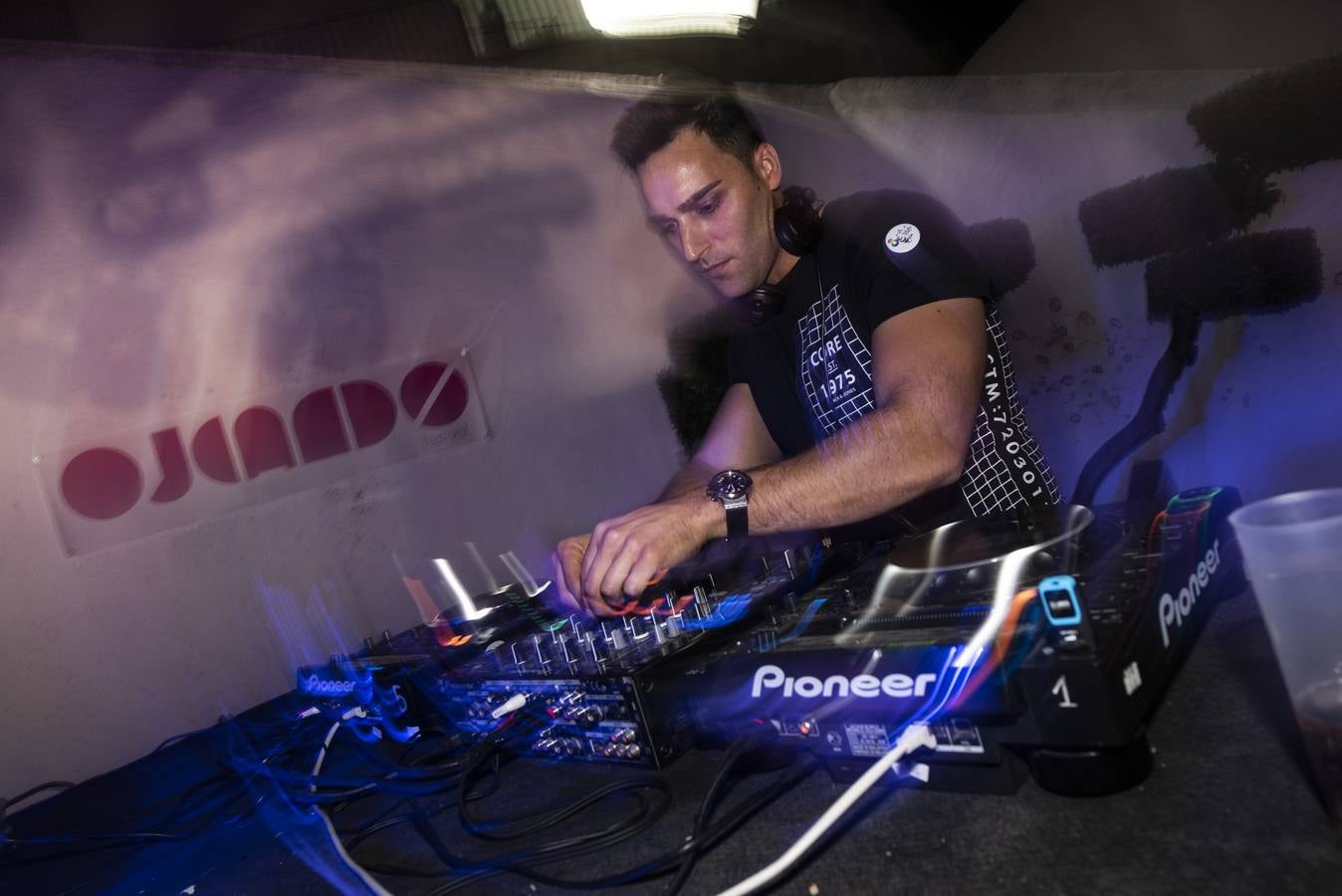 Los amantes del 'indie' toman el municipio de Ojén en la duodécima edición de su festival. Imagen de la jornada del viernes