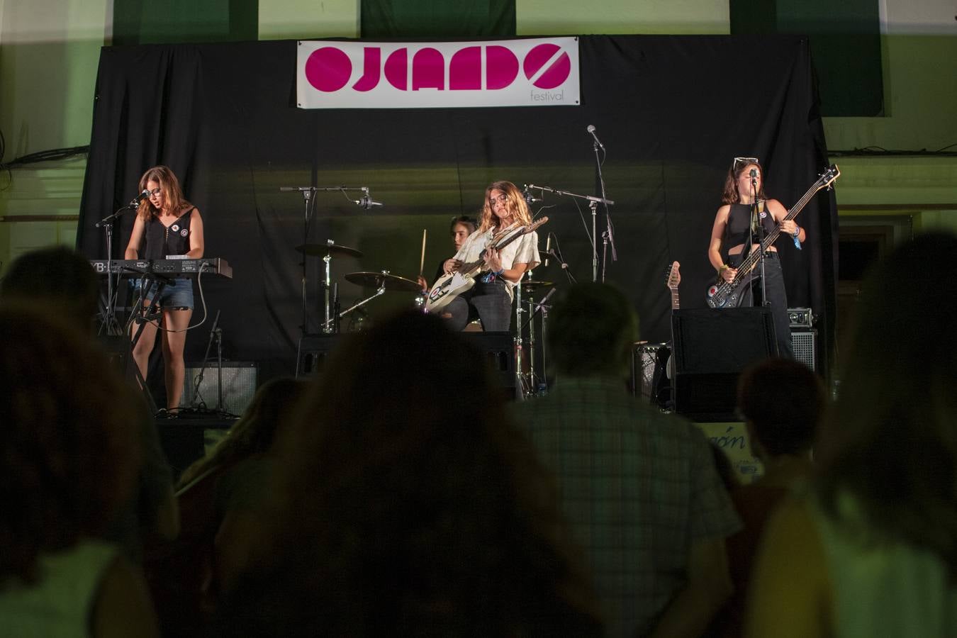 Los amantes del 'indie' toman el municipio de Ojén en la duodécima edición de su festival. Imagen de la jornada del viernes