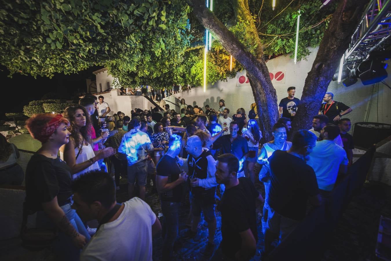 Los amantes del 'indie' toman el municipio de Ojén en la duodécima edición de su festival. Imagen de la jornada del viernes