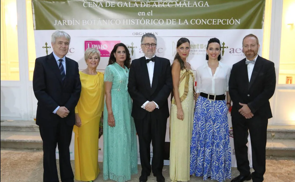 La Asociación contra el Cáncer de Málaga entrega sus galardones en una cena de gala