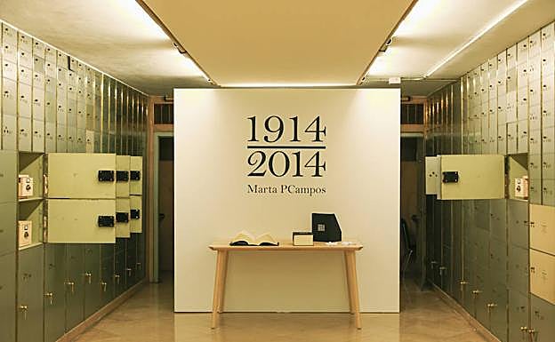 Las voces, escritas y ordenadas alfabéticamente, se exponen en la antigua cámara acorazada del Instituto Cervantes. 