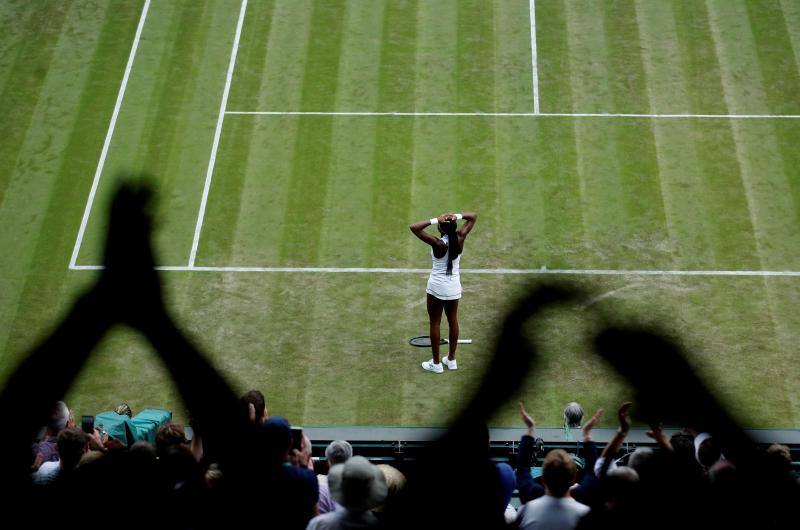 La estadounidense Cori Gauff, de 15 años, casi no podía creerse haber derrotado a la quíntuple campeona Venus Williams , pero, recuperada de la emoción, no ocultó su ambición de ganar Wimbledon.