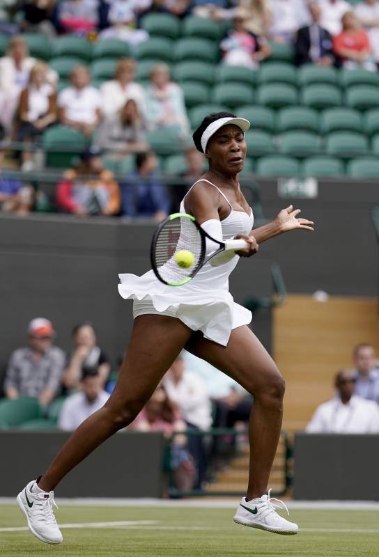 La estadounidense Cori Gauff, de 15 años, casi no podía creerse haber derrotado a la quíntuple campeona Venus Williams , pero, recuperada de la emoción, no ocultó su ambición de ganar Wimbledon.