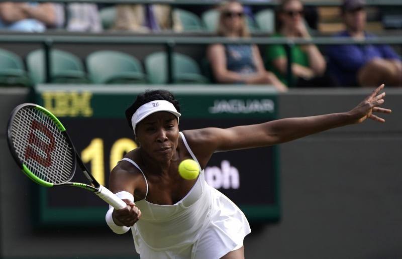 La estadounidense Cori Gauff, de 15 años, casi no podía creerse haber derrotado a la quíntuple campeona Venus Williams , pero, recuperada de la emoción, no ocultó su ambición de ganar Wimbledon.