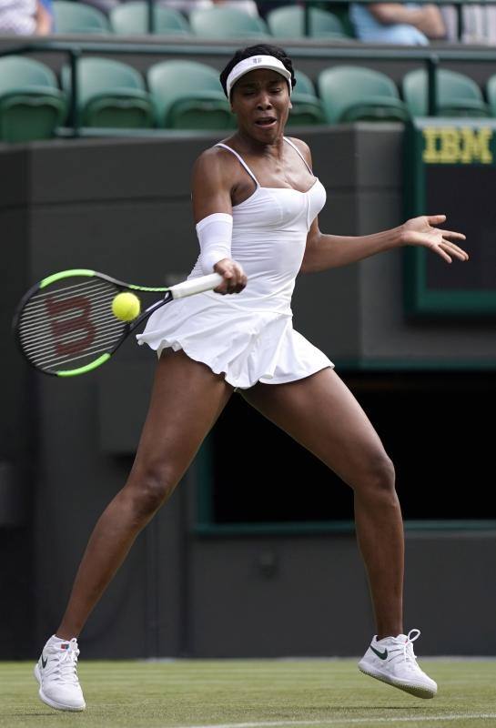 La estadounidense Cori Gauff, de 15 años, casi no podía creerse haber derrotado a la quíntuple campeona Venus Williams , pero, recuperada de la emoción, no ocultó su ambición de ganar Wimbledon.