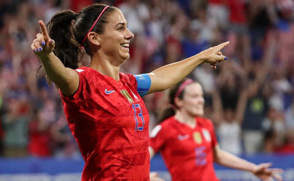 Alex Morgan celebra su gol. 