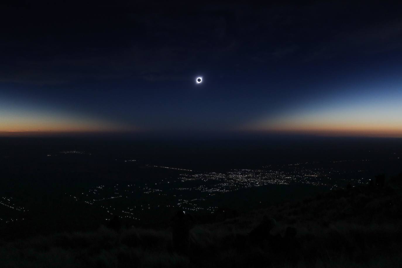 Fotos: En imágenes, el espectacular eclipse que oscureció Sudamérica