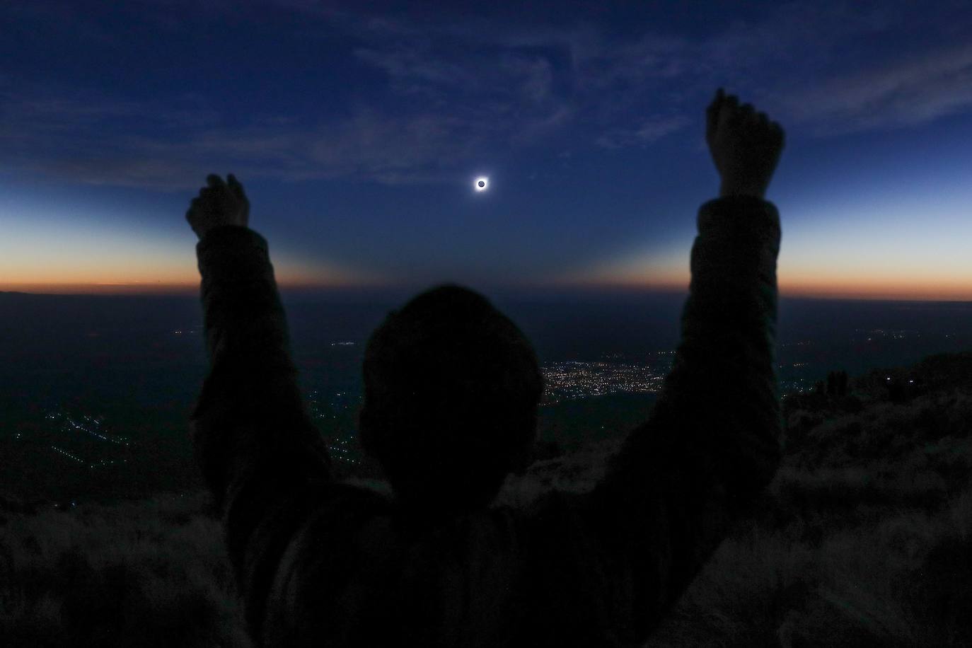 Fotos: En imágenes, el espectacular eclipse que oscureció Sudamérica