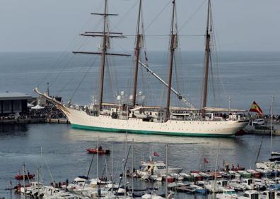 Imagen secundaria 1 - El buque Juan Sebastián Elcano hace unos días en su visita al País Vasco.