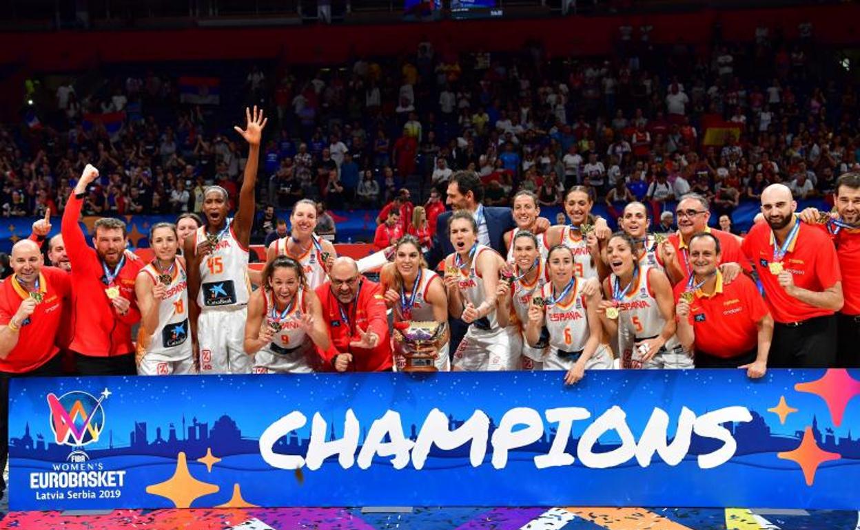 Las campeonas de Europa, en el Belgrado Arena tras revalidar el título de Europa. 