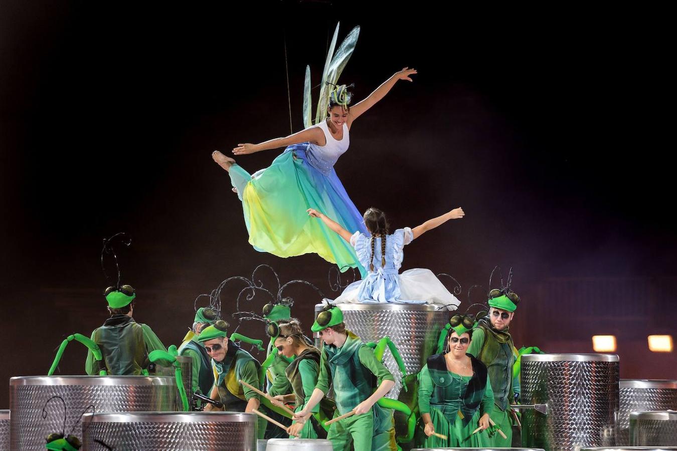 Los espectáculos durante el ensayo de la 'Fete des Vignerons'(festival de viticultores) ayer en un estadio con capacidad para 20 mil espectadores en Vevey, Suiza. El festival ha sido organizado en Vevey, aproximadamente cada 25 años, por la hermandad de viticultores desde 1979. El evento celebrará del 18 de julio al 11 de agosto.