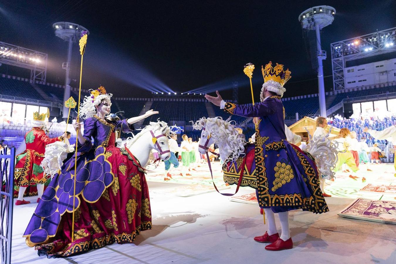 Los espectáculos durante el ensayo de la 'Fete des Vignerons'(festival de viticultores) ayer en un estadio con capacidad para 20 mil espectadores en Vevey, Suiza. El festival ha sido organizado en Vevey, aproximadamente cada 25 años, por la hermandad de viticultores desde 1979. El evento celebrará del 18 de julio al 11 de agosto.